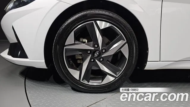 Hyundai AVANTE Avante (CN7) — Фото автомобиля 5