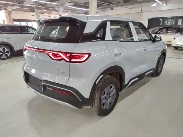 BYD Yuan UP — Фото автомобиля 6