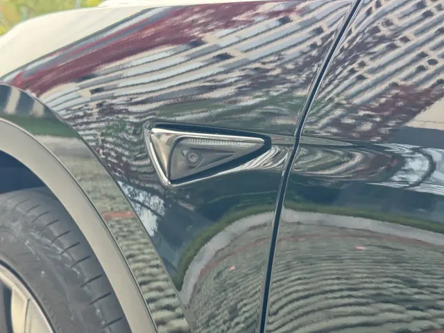 Tesla Model Y — Фото автомобиля 11