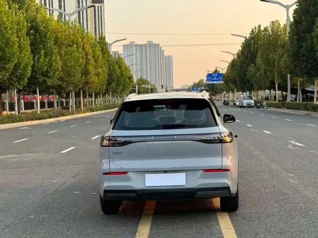 Geely Galaxy E5 — Фото автомобиля 8