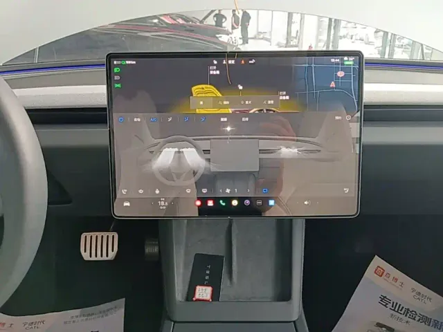 Tesla Model 3 — Фото автомобиля 12
