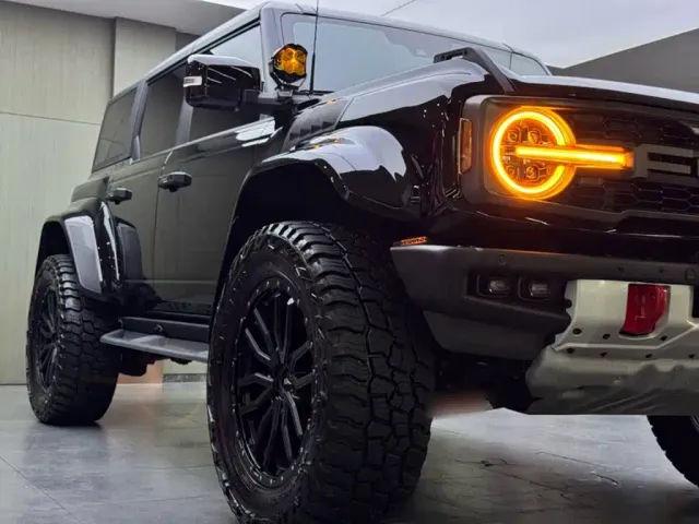 Ford Bronco — Фото автомобиля 9
