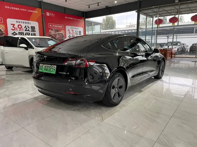 Tesla Model 3 — Фото автомобиля 9