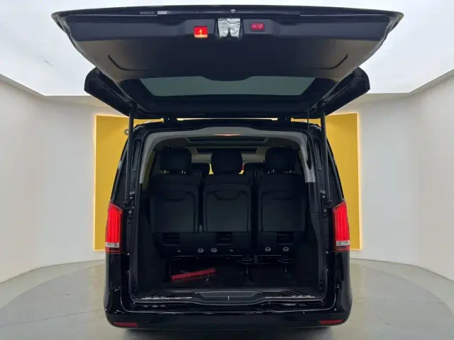 Mercedes-Benz V-Class — Фото автомобиля 13