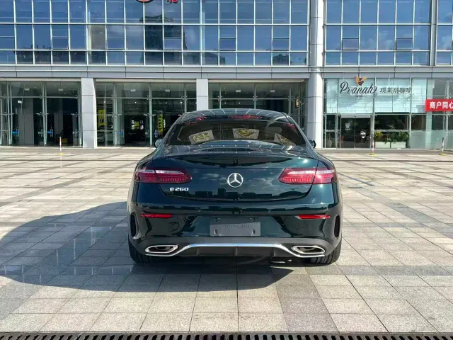 Mercedes-Benz E-Class — Фото автомобиля 5