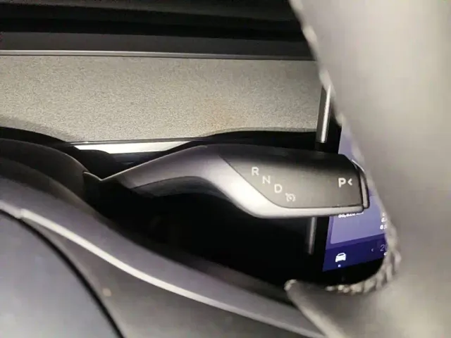 Tesla Model Y — Фото автомобиля 13