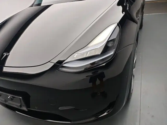 Tesla Model Y — Фото автомобиля 23