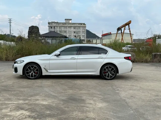 BMW BMW 5 Series 2022 Model Third Facelift 530Li Premium M Sport Package — Фото автомобиля 10