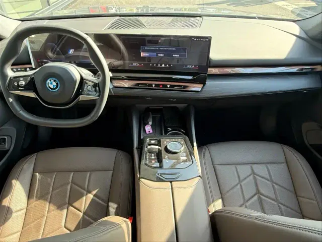 BMW i5 — Фото автомобиля 8