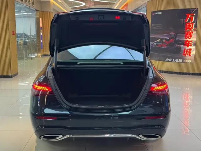 Mercedes-Benz E-Class — Фото автомобиля 21