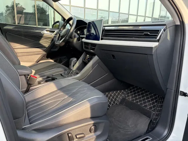 Volkswagen Tiguan L — Фото автомобиля 13
