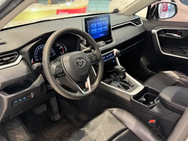 Toyota RAV4 — Фото автомобиля 8