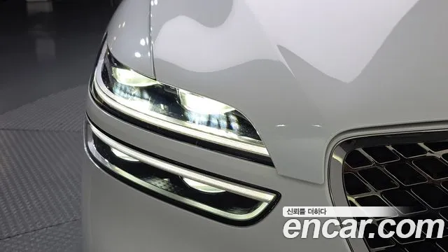 Genesis GV70 — Фото автомобиля 7