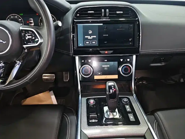 Jaguar XEL — Фото автомобиля 13