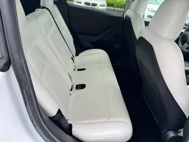 Tesla Model Y — Фото автомобиля 7