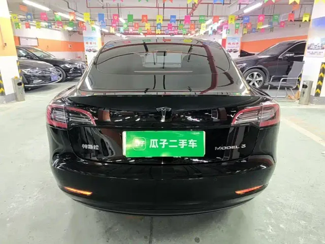 Tesla Model 3 — Фото автомобиля 5
