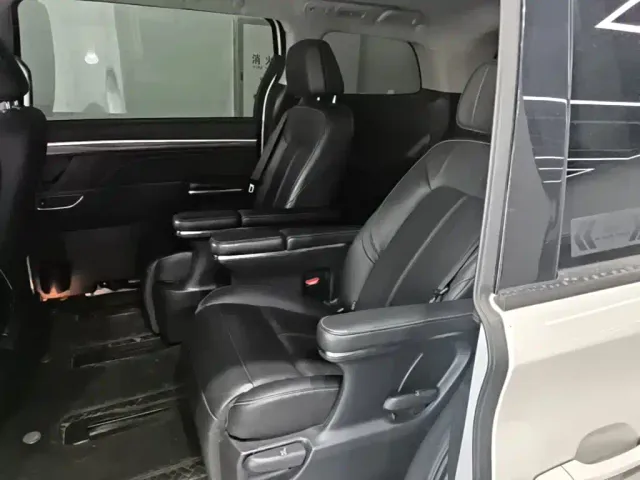 GAC Trumpchi M8 — Фото автомобиля 16