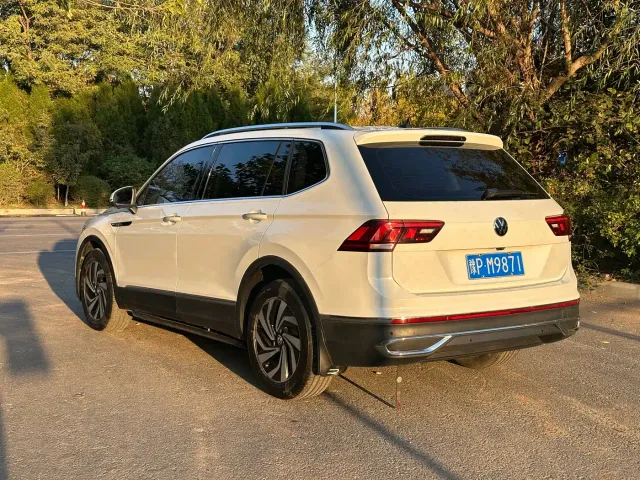 Volkswagen Tiguan L — Фото автомобиля 10