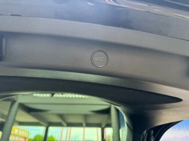 Tesla Model Y — Фото автомобиля 16