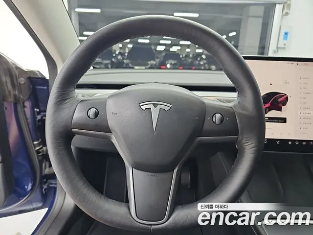 Tesla Model 3 — Фото автомобиля 9