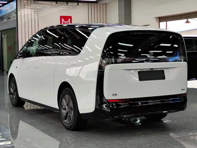 Li Auto MEGA — Фото автомобиля 14