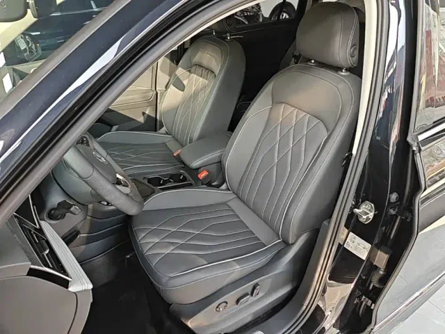 Volkswagen Tiguan L — Фото автомобиля 14