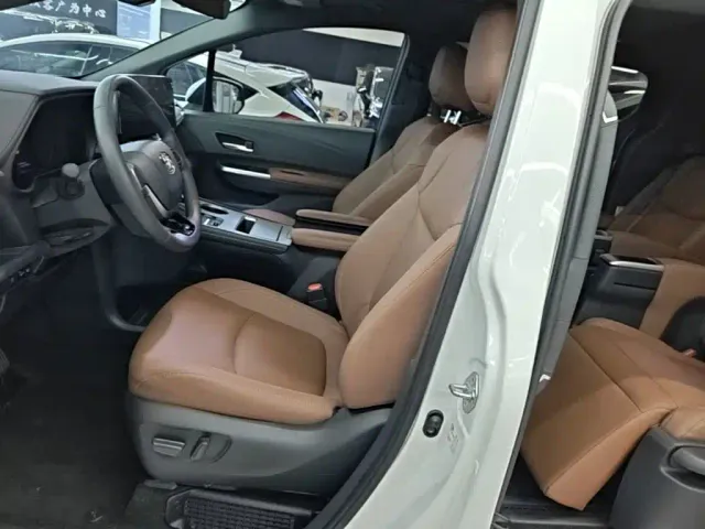 Toyota Sienna — Фото автомобиля 14