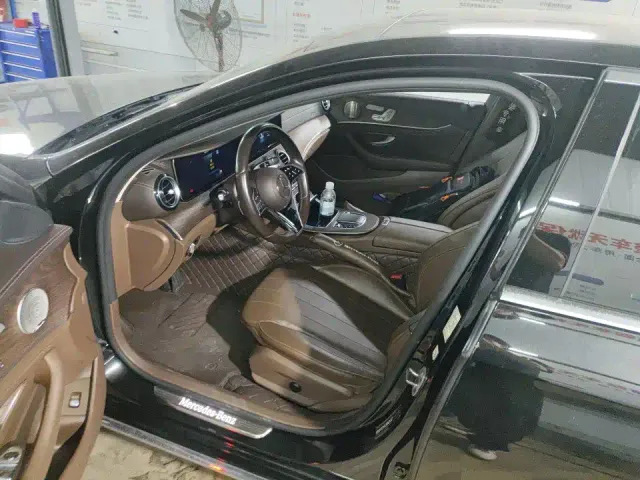 Mercedes-Benz E-Class — Фото автомобиля 5