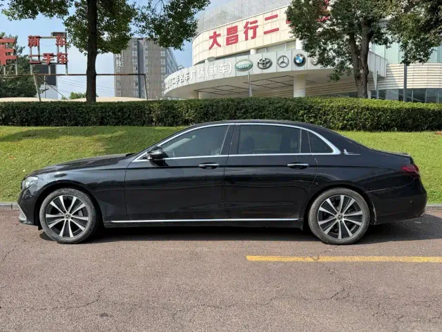 Mercedes-Benz E-Class — Фото автомобиля 3