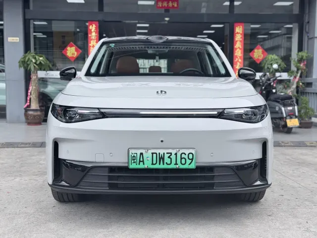 Leapmotor C10 — Фото автомобиля 2