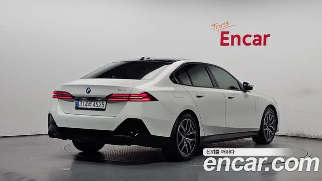 BMW 5-Series — Фото автомобиля 2