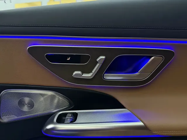 Mercedes-Benz E-Class — Фото автомобиля 16