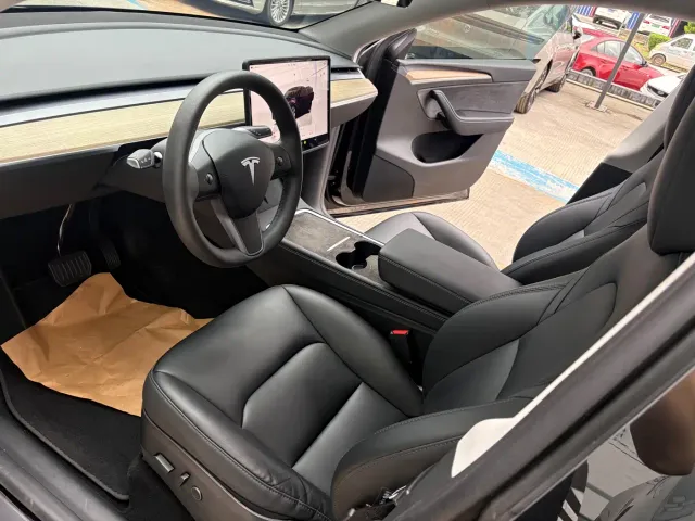 Tesla Model Y — Фото автомобиля 10