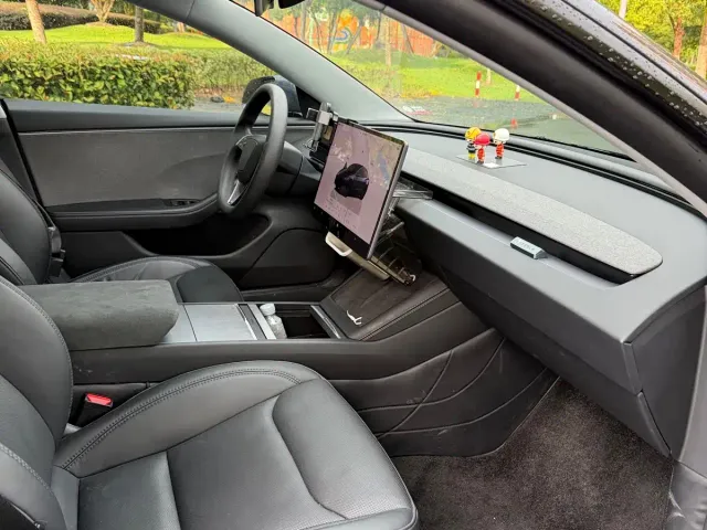 Tesla Model 3 — Фото автомобиля 7