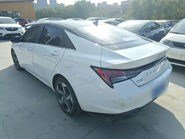 Hyundai Elantra — Фото автомобиля 4