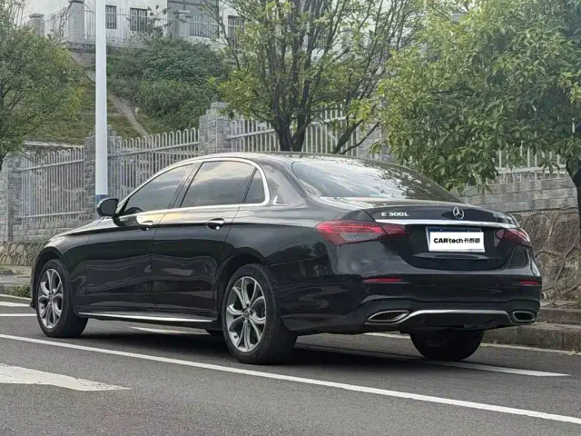 Mercedes-Benz E-Class — Фото автомобиля 2