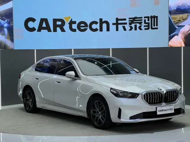 BMW 5 Series — Фото автомобиля 3