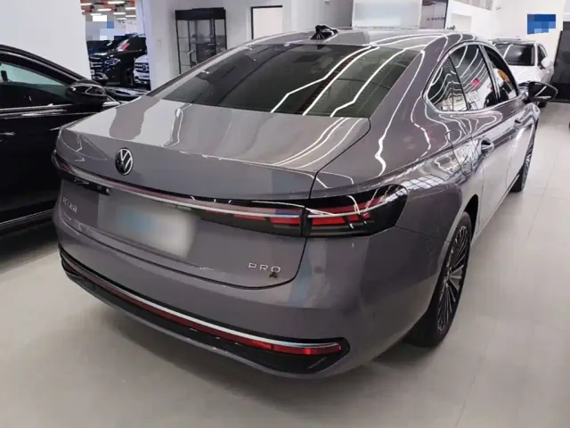 Volkswagen Passat — Фото автомобиля 6