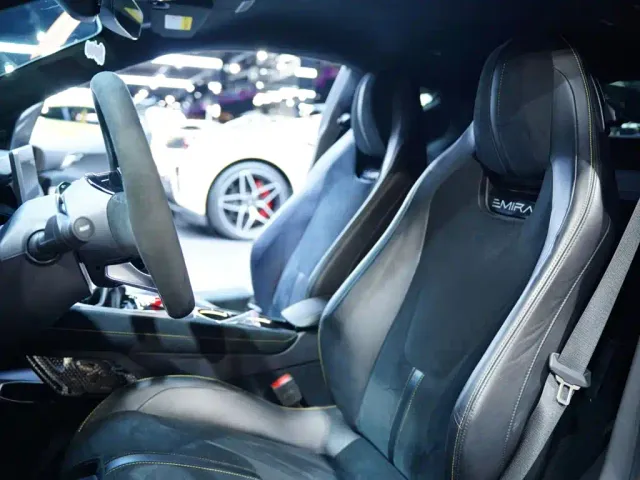Lotus Emira — Фото автомобиля 13