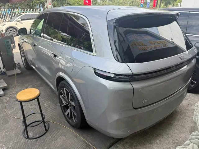 Li Auto L8 — Фото автомобиля 10