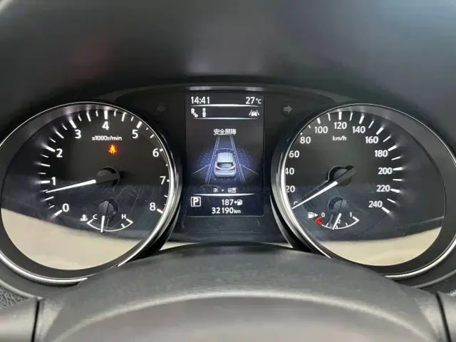 Nissan Qashqai — Фото автомобиля 10