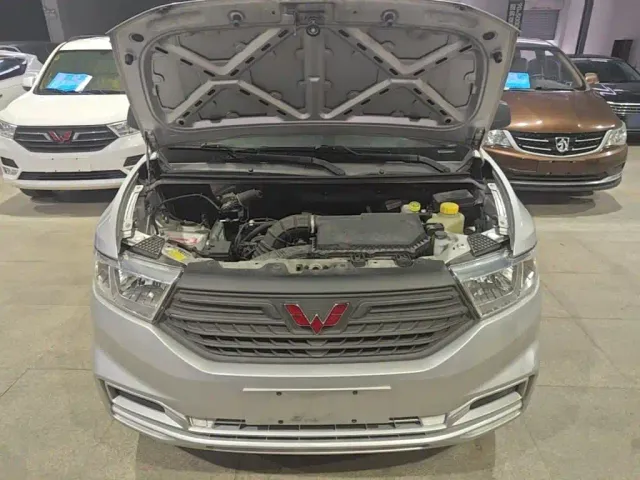 Wuling Hongguang V — Фото автомобиля 19