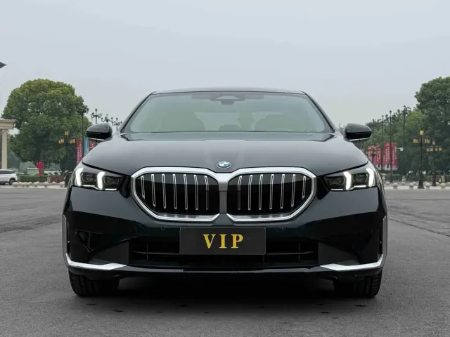 BMW 5 Series — Фото автомобиля 2