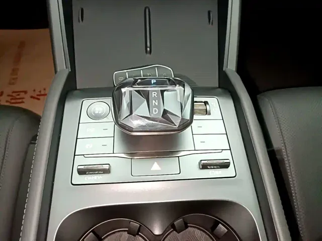 BYD Qin L — Фото автомобиля 13