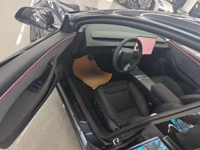 Tesla Model 3 — Фото автомобиля 15