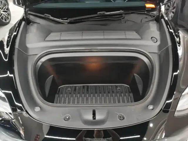 Tesla Model Y — Фото автомобиля 19