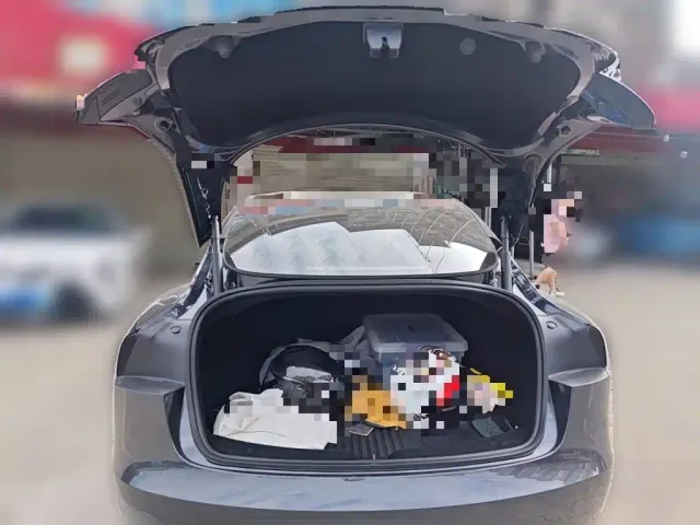 Tesla Model 3 — Фото автомобиля 15