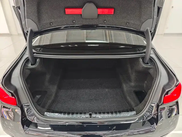 BMW 5 Series — Фото автомобиля 10