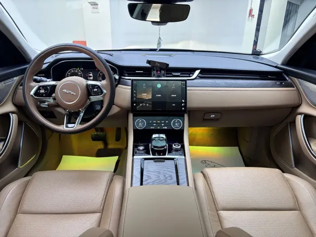 Jaguar XFL — Фото автомобиля 6