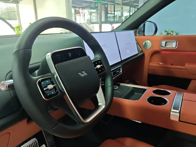 Li Auto L9 — Фото автомобиля 6